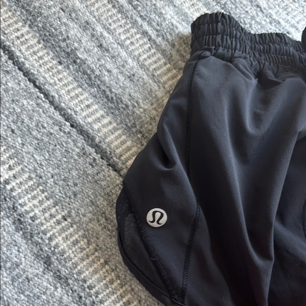 lululemon black hotty hot shorts 2.5